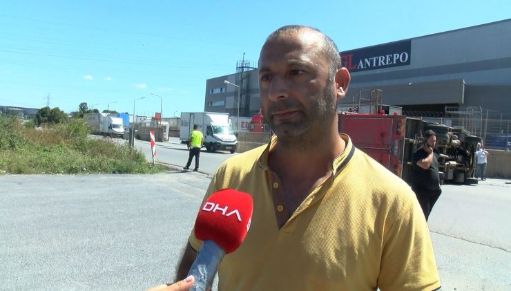 Beyaz eşya yüklü kamyonet TIR'a çarptı