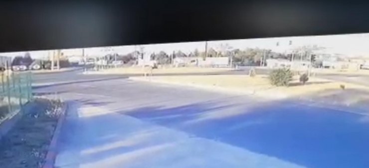 Dinamit yüklü kamyonet, otomobile çarptı: 1 yaralı 