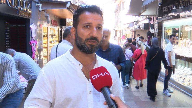 Dolar, Euro'yu geçti