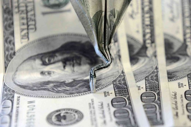 Dolar/Euro paritesi 1’in altında