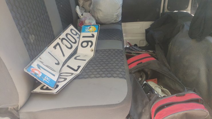 'Dur' ihtarına uymayan sürücünün minibüsü çalıntı çıktı