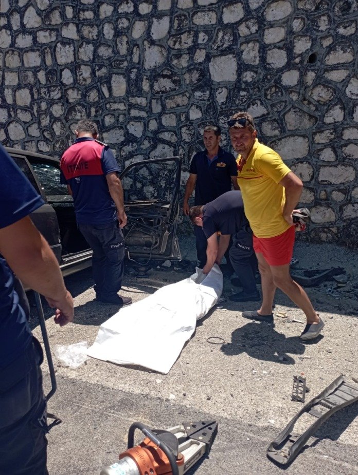 Otomobiller çarpıştı: 1 ölü, 6 yaralı