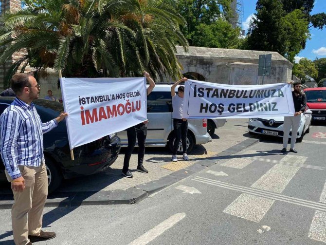 Pankartlı tepki: "İstanbul'a hoş geldin İmamoğlu"