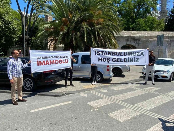 Pankartlı tepki: "İstanbul'a hoş geldin İmamoğlu"