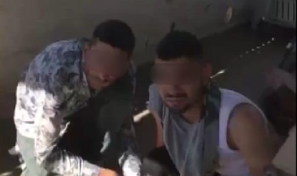 Eve giren hırsızlar yakalanınca ev sahibine yalvardı