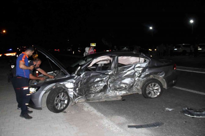 İbre 130’da takılı kaldı: Feci kazada 2 kişi yaralandı