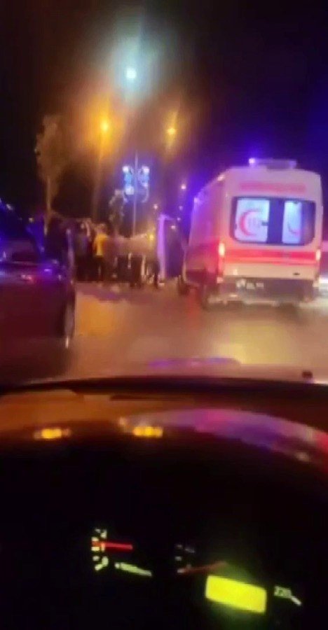 Kamyon motosiklete çarptı: 1 ölü 1 ağır yaralı