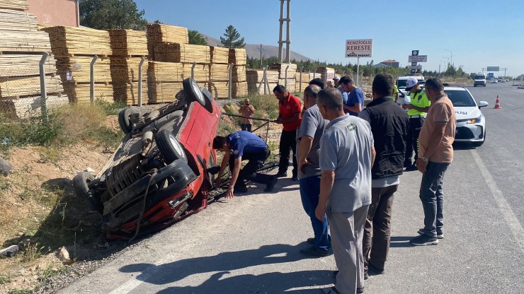 Kamyonet takla attı: 8 yaralı