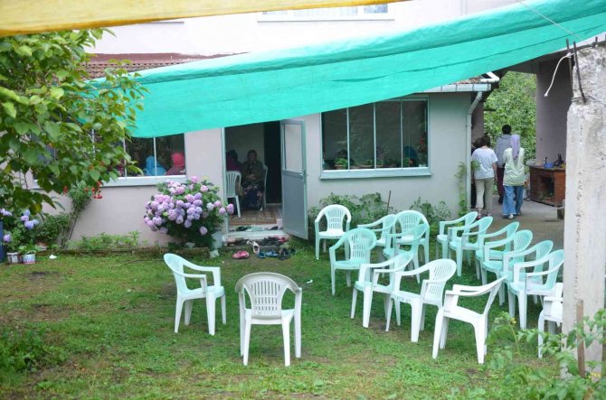 Psikolojik sorunları olan genç babasını öldürdü, anne ve kardeşini yaraladı