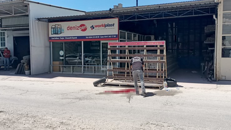 Oto lastik tamircisi, iş yerinde uğradığı silahlı saldırıda yaralandı