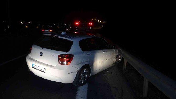 Otomobil bariyerlere çarptı