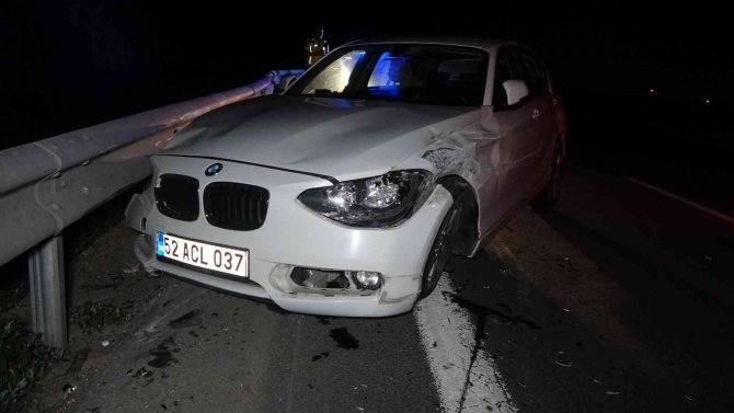 Otomobil bariyerlere çarptı