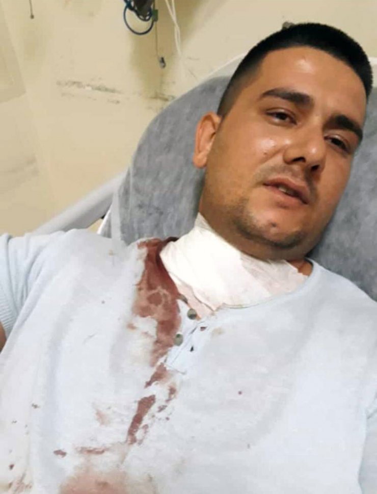 Otomobilini park ederken bıçaklı saldırıya uğradı