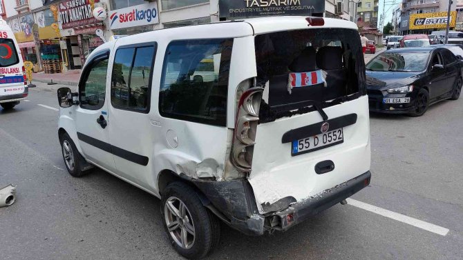 Parçalanan otomobilden sağ çıktı: Kaza anı kamerada