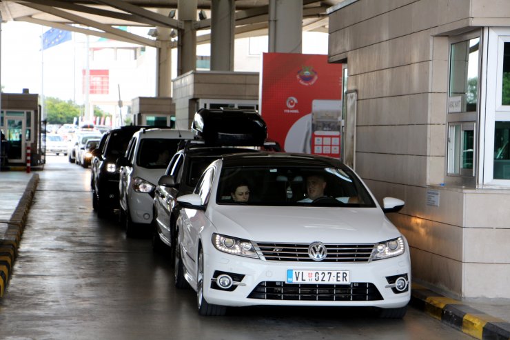 Sınır kapılarından 578 bin gurbetçi, ülkeye geldi