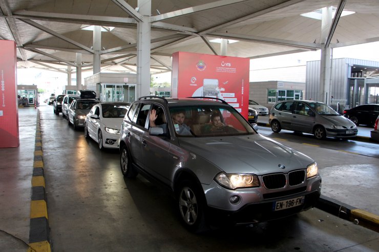 Sınır kapılarından 578 bin gurbetçi, ülkeye geldi