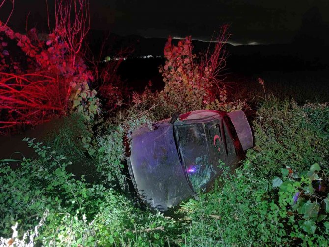 Sulama kanalına devrilen otomobilin sürücüsü hayatını kaybetti