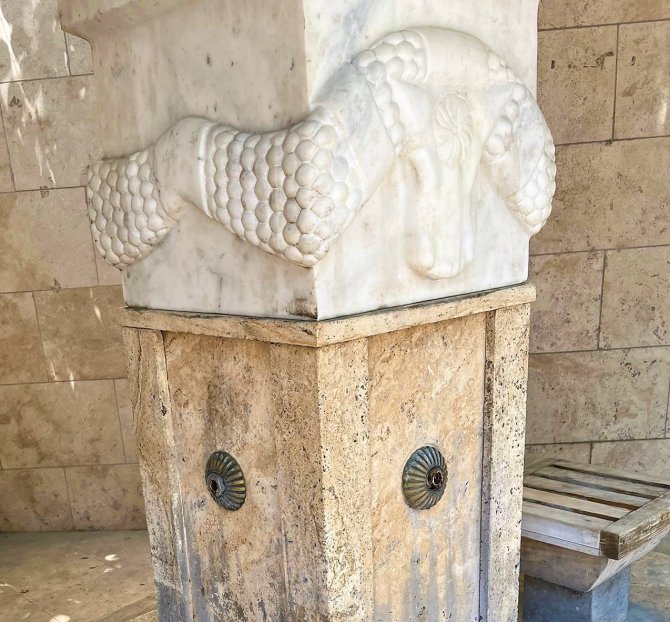 Tarihi caminin musluklarına hırsızlar dadandı