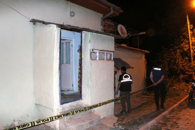 Tartıştığı karısını döverek öldürüp, intihar etti