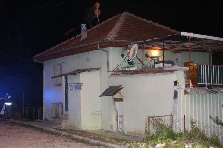 Tartıştığı karısını döverek öldürüp, intihar etti