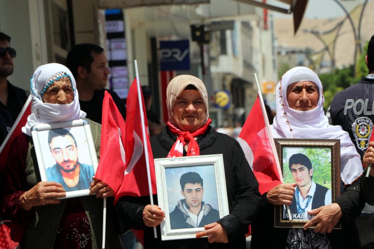 Van'da evlat nöbetindeki anne: Kandil'in yolunu kapattık