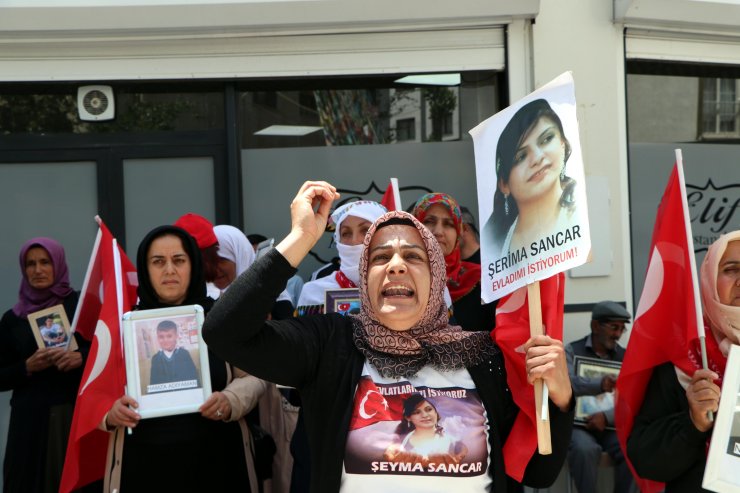 Van'da evlat nöbetindeki anne: Kandil'in yolunu kapattık