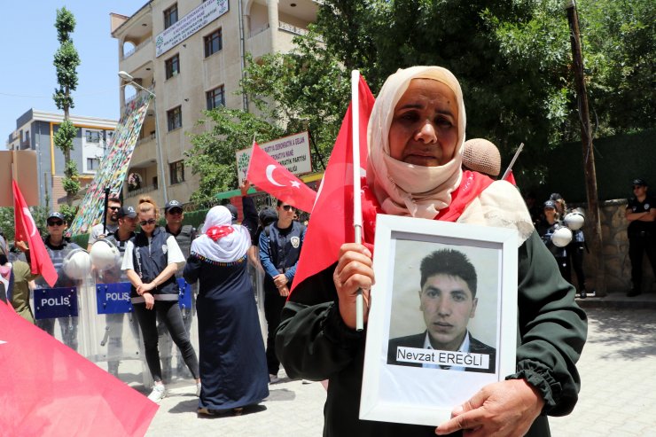 Van'da evlat nöbetindeki anne: Kandil'in yolunu kapattık