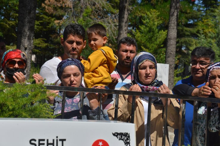 15 Temmuz’un yıl dönümünde Ömer Halisdemir’in kabrine ziyaretçi akını