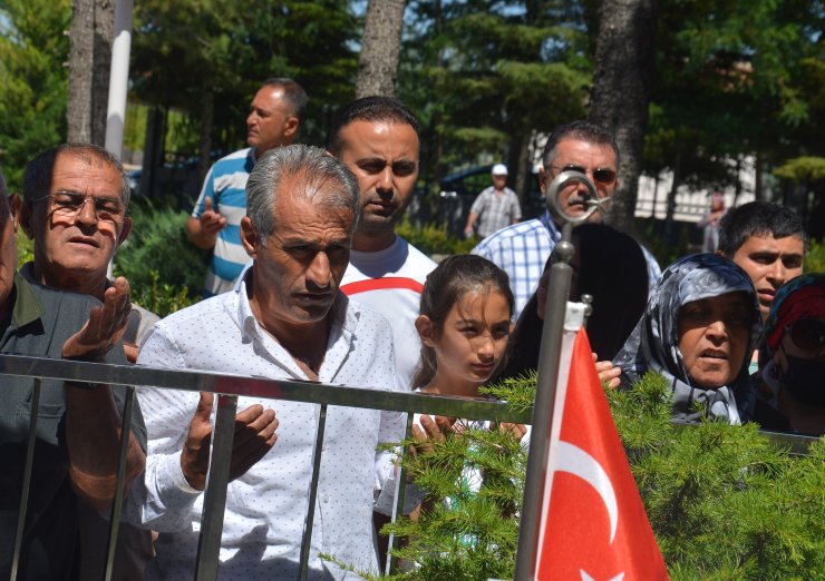 15 Temmuz’un yıl dönümünde Ömer Halisdemir’in kabrine ziyaretçi akını
