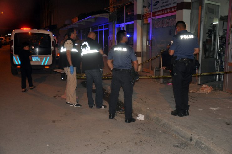 17 yaşındaki çocuk, silahla şakalaşırken akrabasını çenesinden vurdu