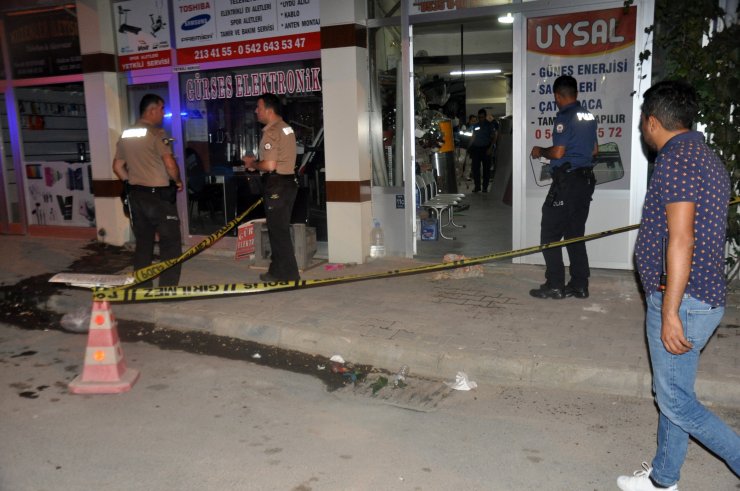 17 yaşındaki çocuk, silahla şakalaşırken akrabasını çenesinden vurdu