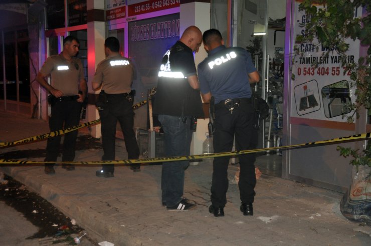 17 yaşındaki çocuk, silahla şakalaşırken akrabasını çenesinden vurdu