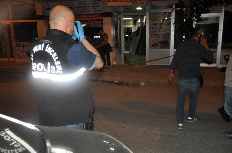 17 yaşındaki çocuk, silahla şakalaşırken akrabasını çenesinden vurdu