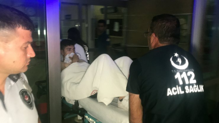 17 yaşındaki çocuk, silahla şakalaşırken akrabasını çenesinden vurdu