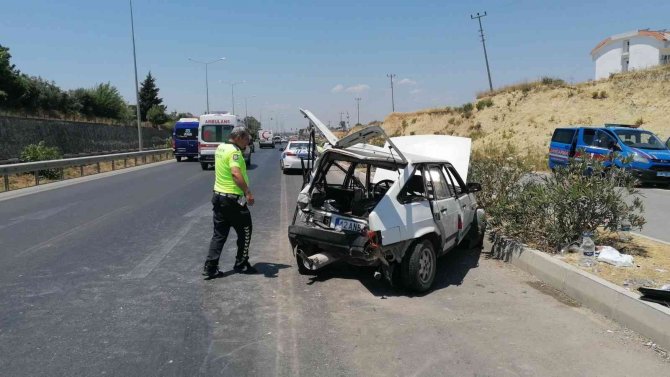Arızalanarak park eden otomobile tur otobüsü arkadan çarptı: 4 yaralı