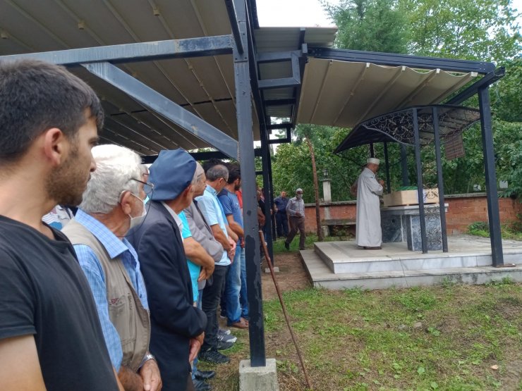 Bıçakla babasını öldürüp, annesi ve kız kardeşini yaralayan şüpheli tutuklandı