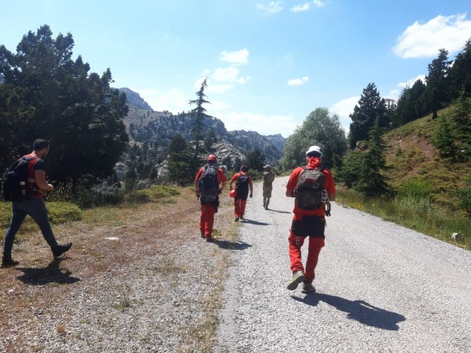 Dört gündür kayıp olan yaşlı kadın 160 kişilik ekiple aranıyor