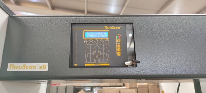 Sağlıkta şiddete karşı hastanelere metal kapı dedektörü