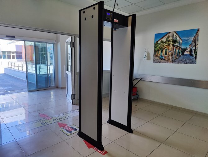 Sağlıkta şiddete karşı hastanelere metal kapı dedektörü