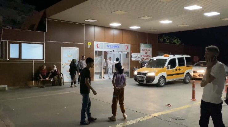 Eski eşini sokakta bıçaklayıp, tabancayla vurdu