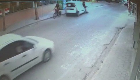 Hemşire scooterla giderken ölümden döndü