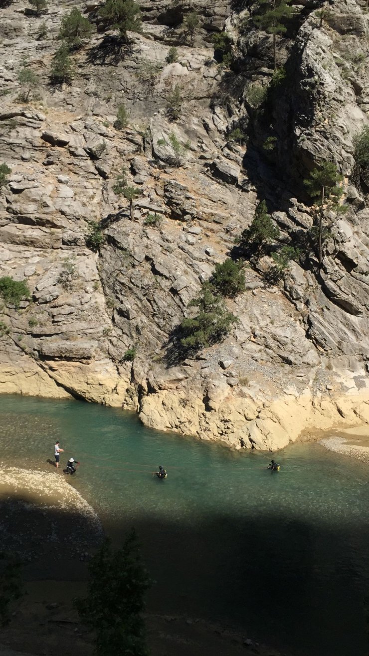 Irmağa düşen 14 yaşındaki çocuk kayboldu