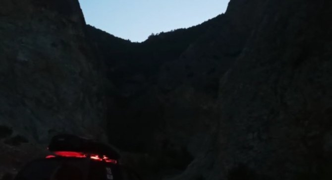 Kanyonda mahsur kalan 2 kişi için çalışma başlatıldı