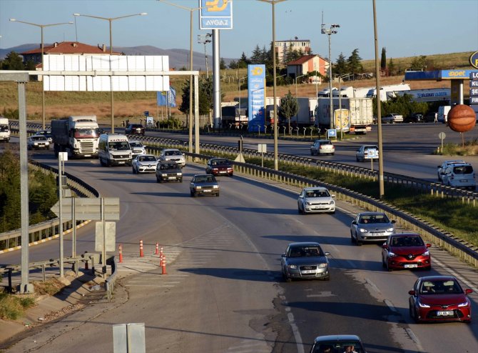 43 ilin bağlantı noktasında trafik yoğunluğu yaşanıyor