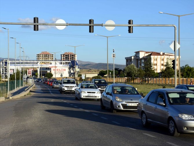 43 ilin bağlantı noktasında trafik yoğunluğu yaşanıyor