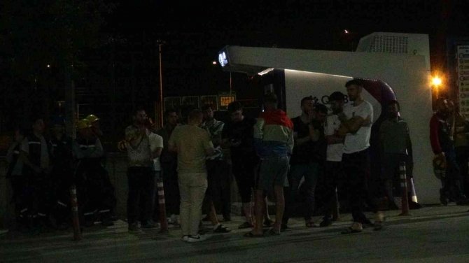 Kocaeli’de demir çelik fabrikasında çıkan yangın söndürüldü