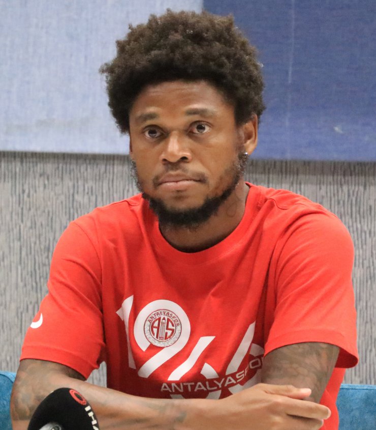 Luiz Adriano: Teklif almadım