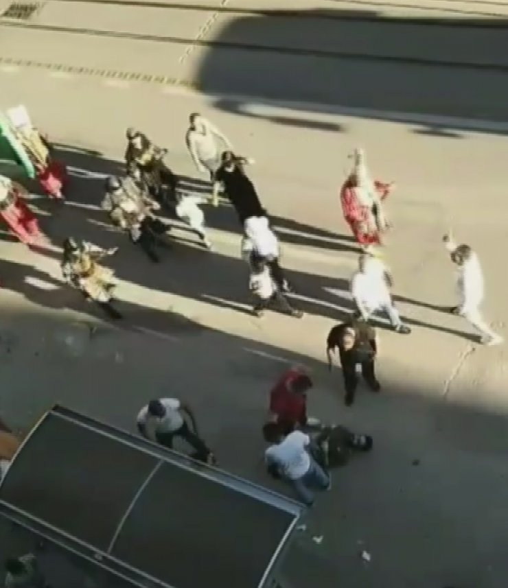 Mehteran takımı yanlarından geçerken onlar kavga etti