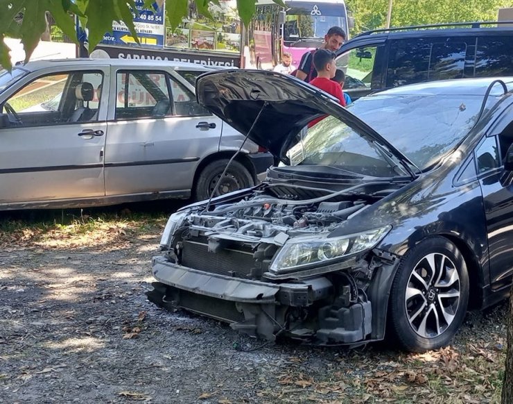 Minibüs ile otomobil çarpıştı: 8 yaralı 