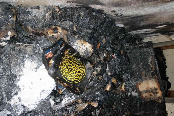 Odada her şey yandı, ‘Besmele’ yazısı yanmadı